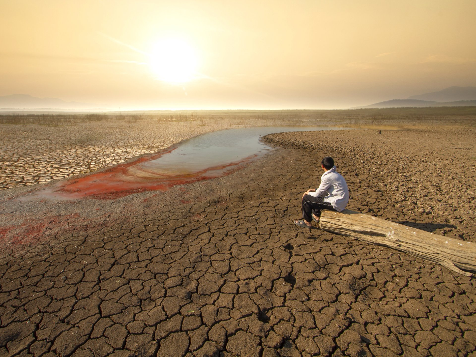 Drought leaves riverbeds barren—highlighting urgent need for integrated strategies to tackle biodiversity loss and climate change